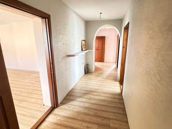 Продаж просторого будинку з земельною ділянкою  в с. Чукалівка Чукаловка