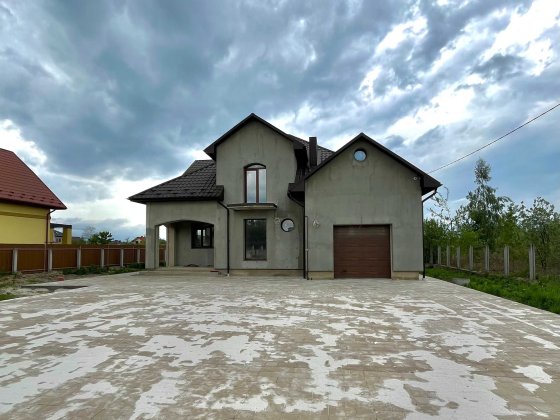 Продається будинок. ТерасаБруківка. Утеплений. Комунікації. Ремонт 50% Драгомирчани