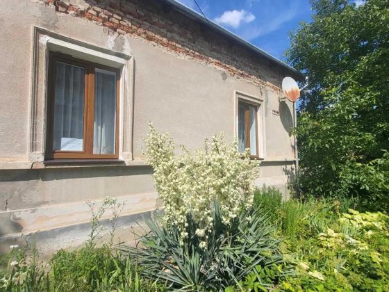 Продаж будинку в м. Тлумач в центрі міста з великим подвір'ям. Тлумач