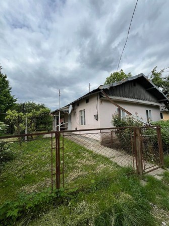 Продається житловий будинок із земельною ділянкою в цетрі міста Снятин - фото 1