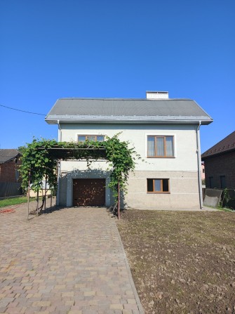 Продаж комфортного особняка з земельною ділянкою - фото 1
