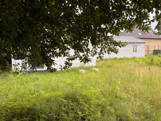 Продам коттедж на участке 9с под строительство Гатное