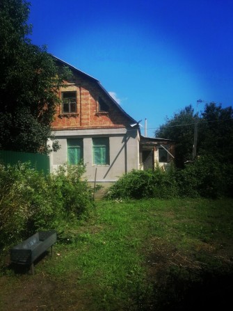 Терміново продам 1/2 будинку в центрі, у с. Крюківщина Київська обл. - фото 1