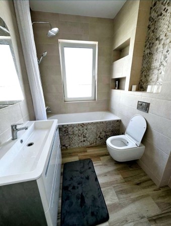 Продаж будинку з новим ремонтом  в Мальовничому Ворзелі - фото 1