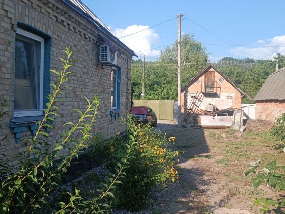 Продам дом с участком с.Старі Безрадичі Козин