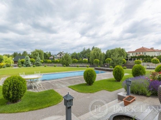 Продам будинок(600м2)з ремонтом та виходом на Дніпро Козин