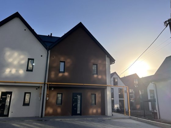 Таунхаус в затишному місці- 75000$! Святопетровское