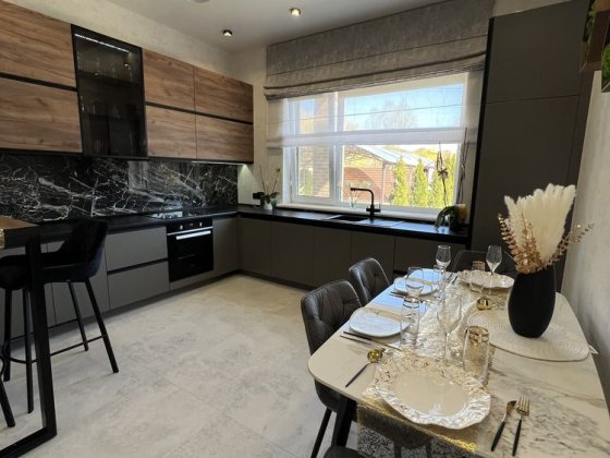 Будинок з ремонтом 230 м2 | 8 соток | сауна | басейн | Гатне Гатное