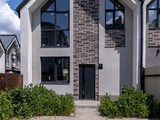 Без% Дуплекс в Гатному без ремонту із закритою територією