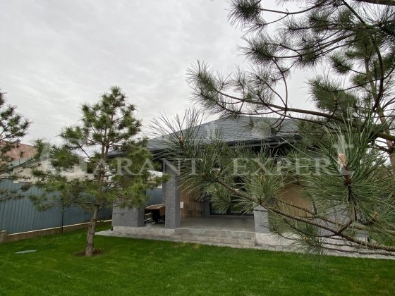 Продаж готового будинку  з гарним ремонтом та меблями. Крюковщина. Крюковщина