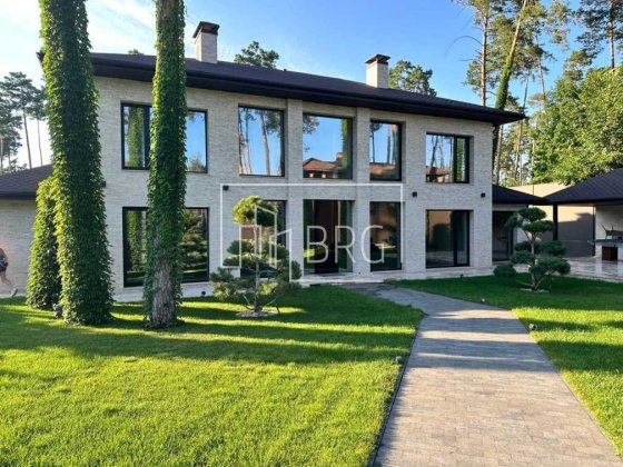 Современный дом с бассейном авторским дизайном 4 спальни Плюты Козин Козин