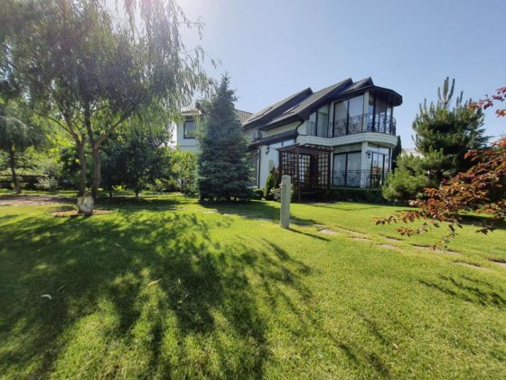 Особняк преміум-класу з виходом на Дніпро Козин КМ 'Дніпрова хвиля'. Козин