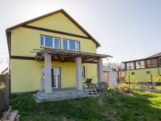 2-поверховий будинок у закритому КМ на 8 сотках землі. Білогородка.