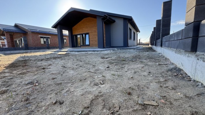 Готовый дом с газом и с чистовой отделкой. Акционная цена. 3 комнаты. - фото 1