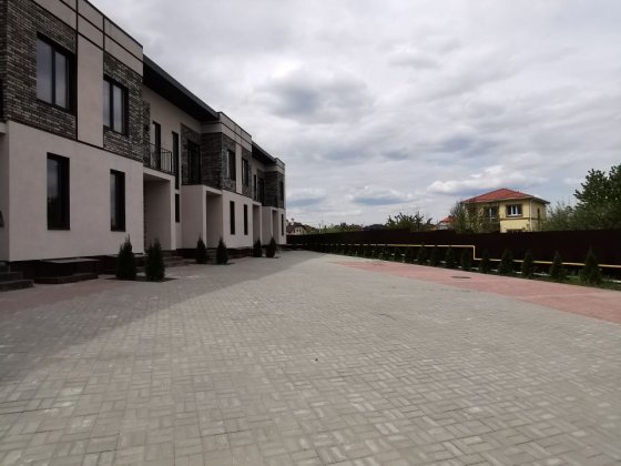 таун/дом в с. Гатное, начало, пешком к метро Теремки Гатное