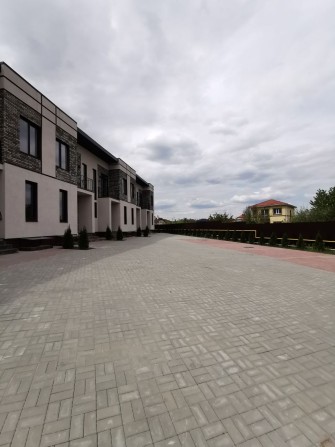 таун/дом в с. Гатное, начало, пешком к метро Теремки - фото 1