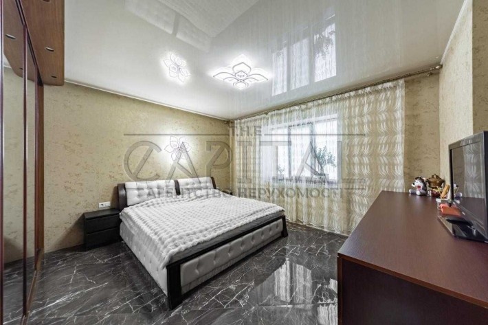 Срочно! Продам дом 234+100м2 в Гатном. Крюковщина. Газ. Подвал. Парк - фото 1