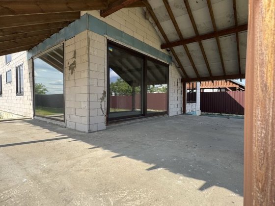 Будинок з ділянкою 8 соток/240м2/крита тераса/хоз приміщення/без % Гатное