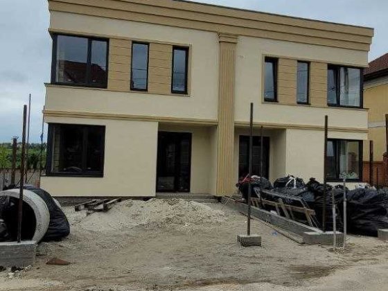 Продам просторий газифікований дуплекс в Гатному Гатное