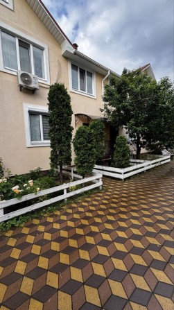 БЕЗ КОМІСІЇ. Таунхаус із королівським характером у Білогородці - фото 1