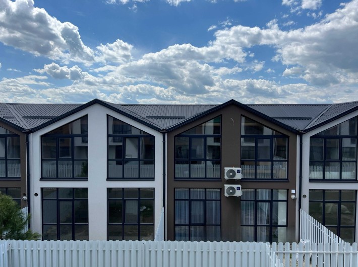 Продам 5-ти кімнатний таунхаус 131 м² В закритому котеджному містечку. - фото 1