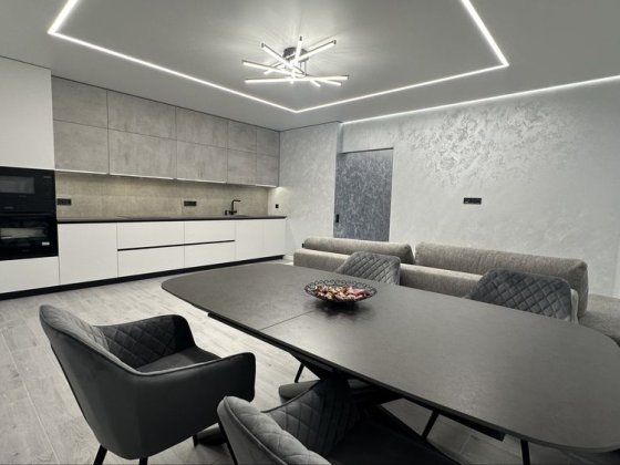 Таунхаус з ремонтом та меблями Без комісії Гатное