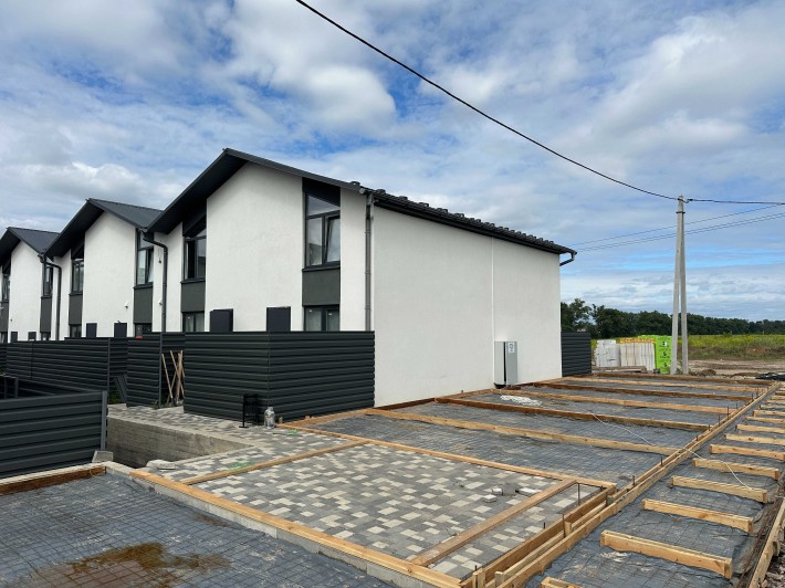 Сучасні таунхауси в передмісті Києва — готові до заселення! - фото 1