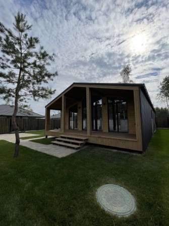 Поряд школа, садочок. 2 кімнати, 5 соток. Будинок з ремонтом. - фото 1