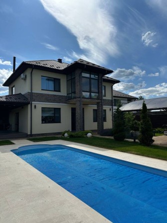 Продаж будинку з басейном у Гатному на 7 сотках, автонавіс, 230 м2 - фото 1