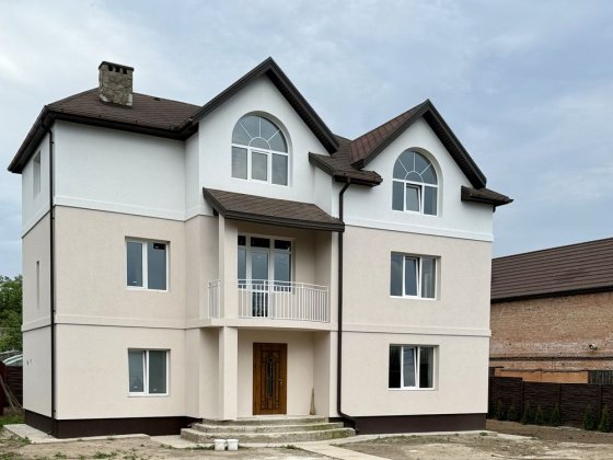 Будинок в Гатному Гатне