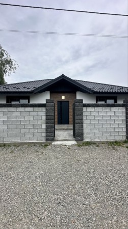 Продаж одноповерхового будинку з новим ремонтом - фото 1