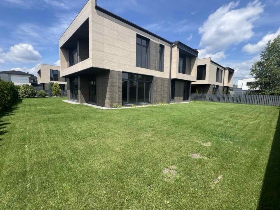 220000 продам дом с выходом на Днепр вишеньки. Рядом осокорки золоче