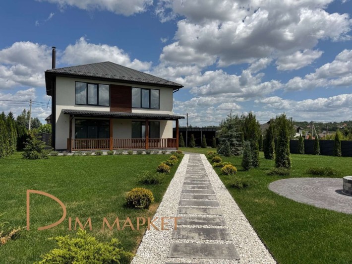 Великий будинок з меблями та ділянкою 15 соток. - фото 1