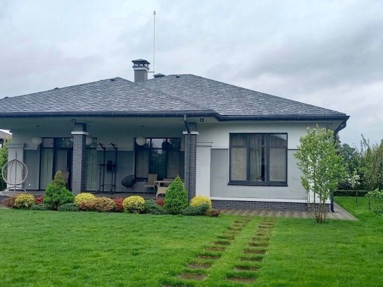 Золоче , Zoloche Вишеньки продаж сучасного будинку з меблями Вишеньки