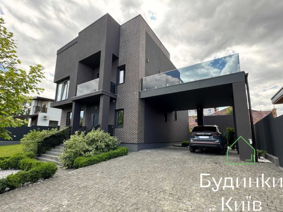 Продаж нового будинку з ремонтом у Закритому КМ в Лісниках Лісники