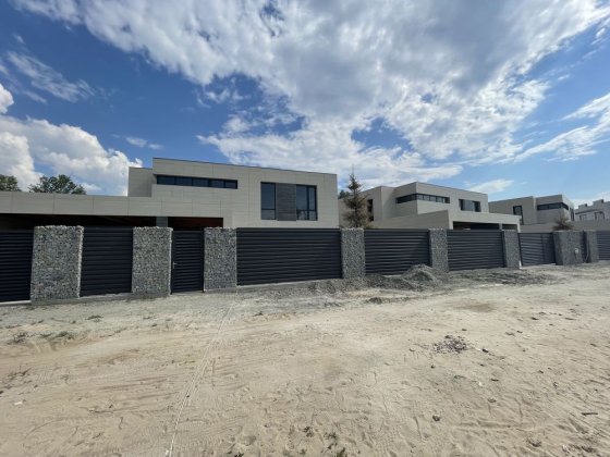 Продам дом с  выходом на Днепр Вишенки. Рядом осокорки золоче Вишенки