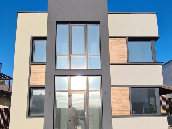 Продам дом 145 кв.м.+ тераса. Парковка на 2 авто 6 соток. Лісники