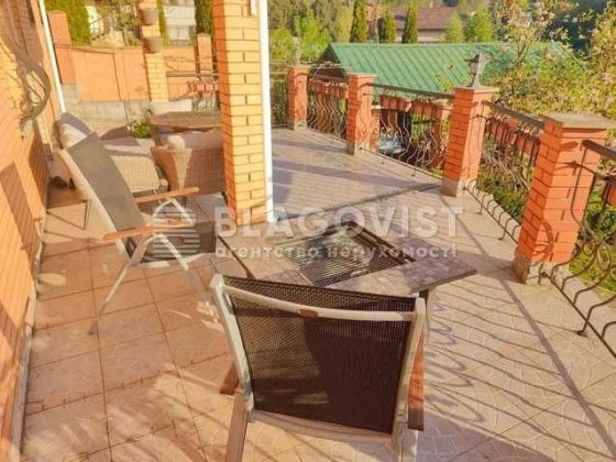 Лесники - дом 227 м кв на  15 сотках Лесники