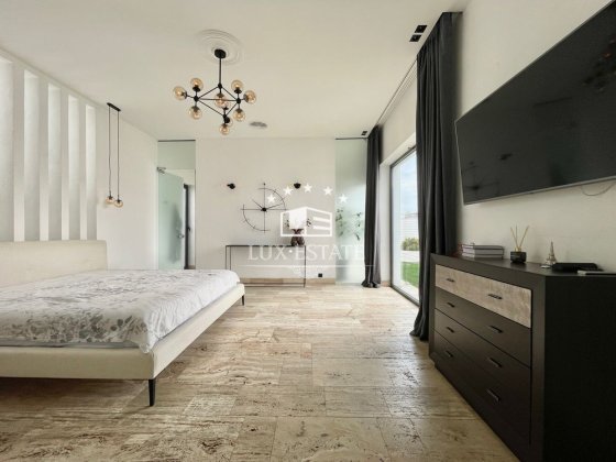 Продам дизайнерский коттедж с выходом к воде КГ«Хутор Ясный» Лесники. Лісники