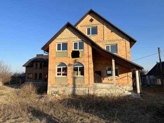 Будинок в центрі с.Гореничі Гореничі