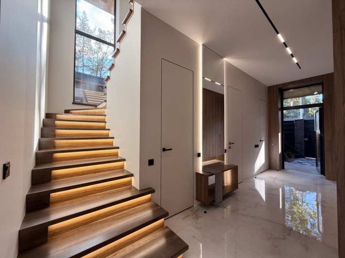 Вишуканий будинок з ремонтом серед лісу в КМ  Нова Ходосівка - фото 1