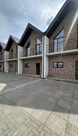 Таунхаус 106 м², ЖК «Балатон», 10 хв метро Оболонь, без ремонту - фото 1