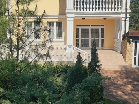 VIP Будинок в Гореничах  з гарним ландшафтом,є бомбосховище, елітна ву Гореничі