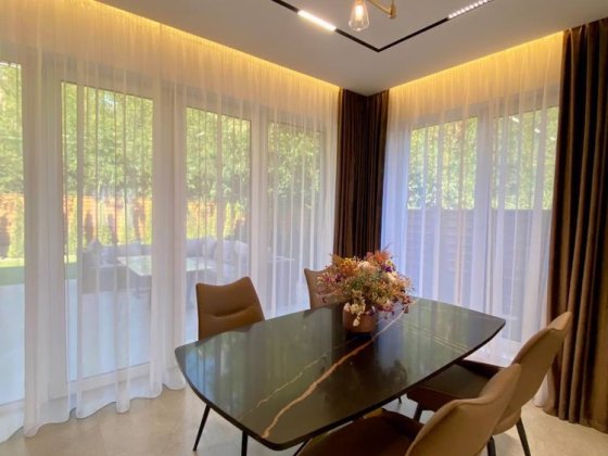 Шикарний будинок в тихому місці біля лісу. Гореничі