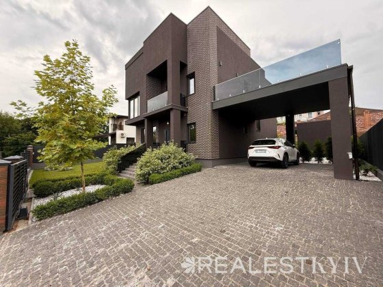 Новий будинок з лазнею, BBQ, 2 терасами та гостьовим домом в Лісниках Лесники