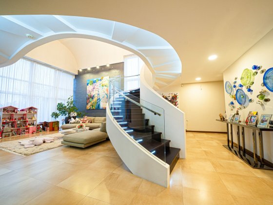 Будинок у  Гореничах 20 соток, бассейн, гостьовий будинок Гореничи