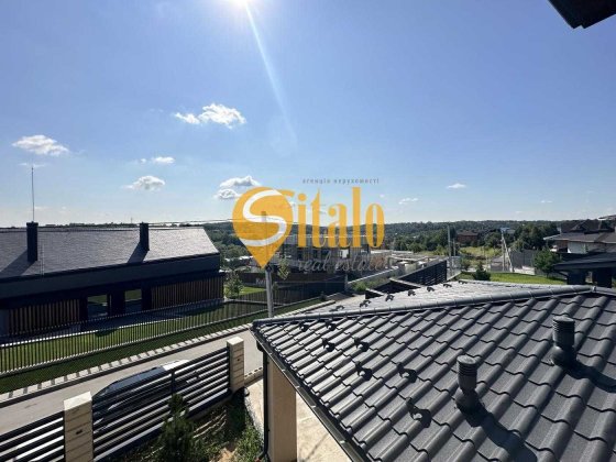 Будинок з ремонтом та басейном серед мальовничих пагорбів Лісників Лесники