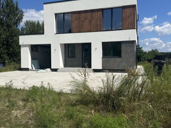 Продам 2х этажный дом в с Петровцы Нові Петрівці