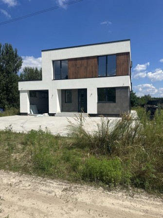 Продам 2х этажный дом в с Петровцы - фото 1