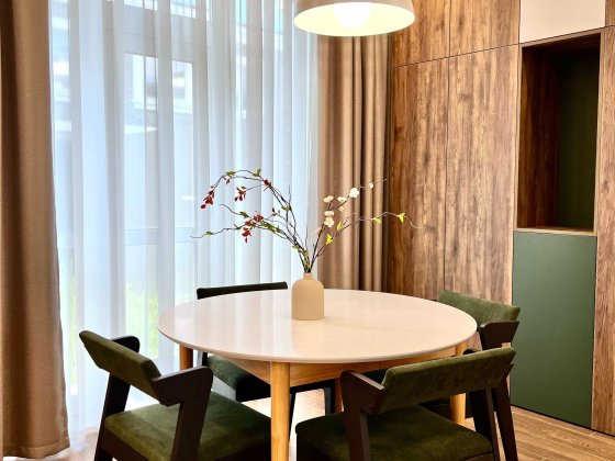 Таунхаус із сучасним, вишуканим ремонтом в престижному КМ «Балатон» Нові Петрівці